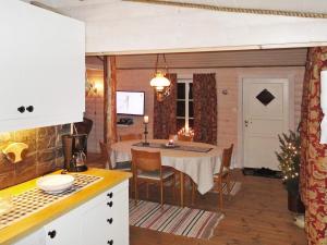 Koupelna v ubytování Two-Bedroom Holiday home in Laupstad 5