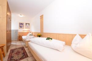 Posteľ alebo postele v izbe v ubytovaní Familienhotel Kleinwalsertal
