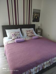 Een bed of bedden in een kamer bij Apartmani Lana