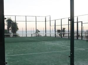 Tenis lub squash w obiekcie Sol y 1ª linea de playa Urbanización Lubina sol lub w pobliżu