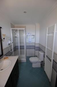 a bathroom with a toilet and a shower and a sink at Altın Çeşmeli Konak in Altınoluk