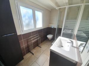 Ванная комната в La Bastide Bleue