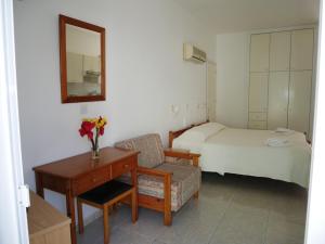 เตียงในห้องที่ Kozis Hotel Apartments