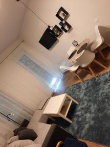 TV a/nebo společenská místnost v ubytování Lezser apartman