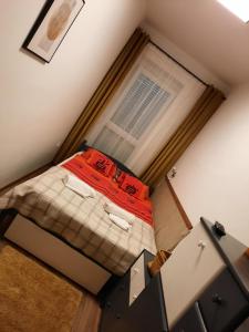 Postel nebo postele na pokoji v ubytování Lezser apartman