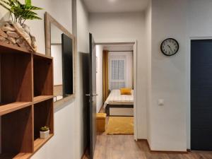 Postel nebo postele na pokoji v ubytování Lezser apartman