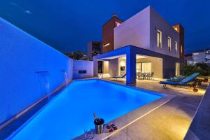 Bazén v ubytovaní TROGIR - Villa City Gold with pool & whirpool alebo v jeho blízkosti