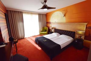 Giường trong phòng chung tại Villas for 4 or 6 Adults in Therma Village - SPA Mineral Pool & All inclusive & Free Parking +98 ảnh