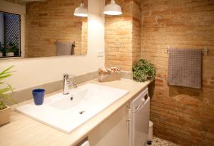 Afbeelding uit fotogalerij van Authentic Charming Apartment/Wifi/Air Conditioning in Valencia