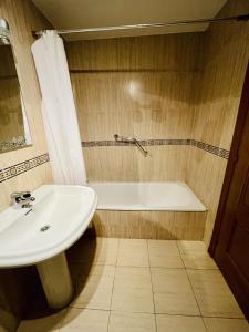 A bathroom at A436 - Balcón del Mar - 2004 Finestrat s.l.