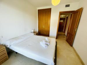 A bed or beds in a room at A436 - Balcón del Mar - 2004 Finestrat s.l.