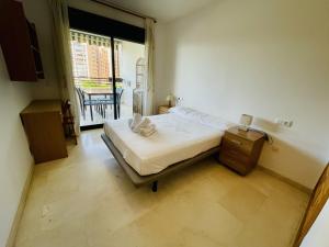 A bed or beds in a room at A436 - Balcón del Mar - 2004 Finestrat s.l.
