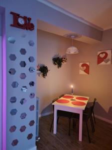 a dining room with a table with a candle on it at Appartamento con SPA I Due cuori in Taranto +7 photos