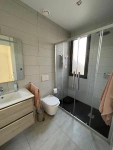 Koupelna v ubytování Villa moderna y con piscina privada