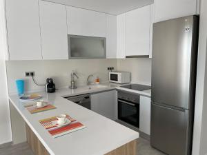 Köök või kööginurk majutusasutuses Villa de 2022 moderna y con piscina privada