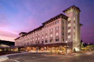 una representación de un hotel con aparcamiento en Seven Feathers Casino Resort en Canyonville