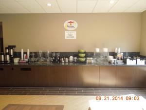 Kaffee-/Teezubehör in der Unterkunft Super 8 by Wyndham Hershey Chocolate Avenue