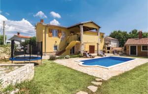 a house with a swimming pool in a yard at Awesome Home In Vodnjan With Outdoor Swimming Pool in Vodnjan