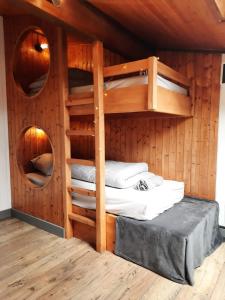 a room with bunk beds in a wooden cabin at Appartement en plein centre du village (6-8 personnes) in Les Contamines-Montjoie