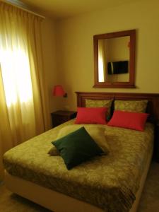 Un pat sau paturi într-o cameră la Los Valientes Gitanos
