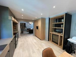 a living room with a kitchen and a dining room at de Kegelhoeve in Zonhoven