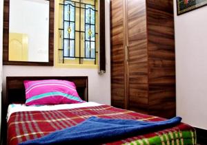 Säng eller sängar i ett rum på Kodaikanal Holiday Home