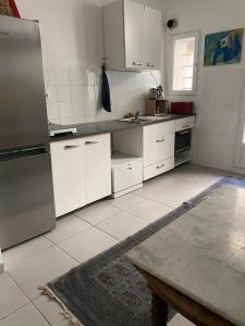 Kuchyň nebo kuchyňský kout v ubytování Charmant appartement grande terrasse