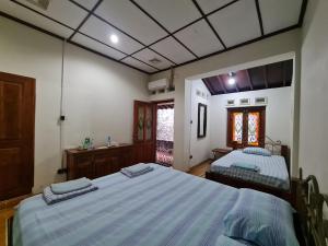 Voodi või voodid majutusasutuse Omah Pitoe Yogya Homestay toas