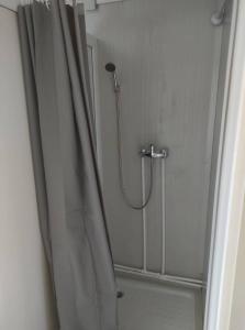 a shower with a shower curtain in a bathroom at Vándorsólyom kemping in Nagymaros