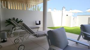 Foto Malagas asuva majutusasutuse High end large ground floor with luxury private pool and sea views galeriist