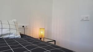 Voodi või voodid majutusasutuse High end large ground floor with luxury private pool and sea views toas