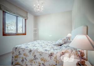 Postel nebo postele na pokoji v ubytování PUSHE Village Playa Granada Beach & Golf 1