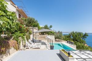 Villa con piscina y océano en Waterview apartments (Tui Apartment), en Mimice