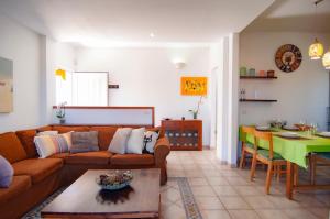 A seating area at Villa Amapola