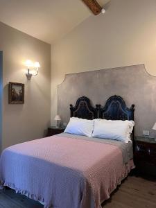Posteľ alebo postele v izbe v ubytovaní B&B SASSO DI ROCCA