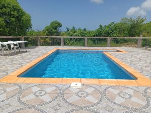 Piscina di "Le champs" des oiseaux o nelle vicinanze