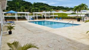 Bazén v ubytování Aquamarine Resort-style Vacations nebo v jeho okolí