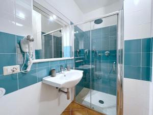 A bathroom at Bosa Queen House