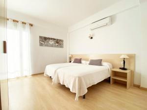 Postel nebo postele na pokoji v ubytování Habitaciones Camping Ferrer