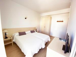 Postel nebo postele na pokoji v ubytování Habitaciones Camping Ferrer