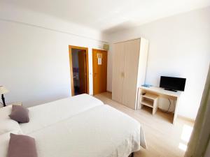 Postel nebo postele na pokoji v ubytování Habitaciones Camping Ferrer