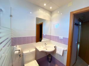 Koupelna v ubytování Habitaciones Camping Ferrer