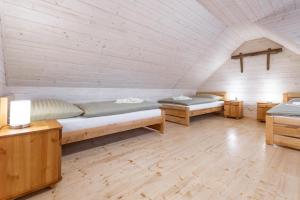 A bed or beds in a room at Drevenica Irenka