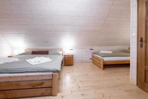 A bed or beds in a room at Drevenica Irenka