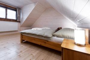 A bed or beds in a room at Drevenica Irenka