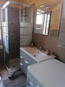 Ванная комната в La Casetta Cannigione