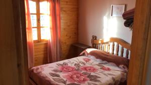 a bedroom with a bed with a flower blanket on it at Entre Viñedos in Ciudad Lujan de Cuyo +156 photos