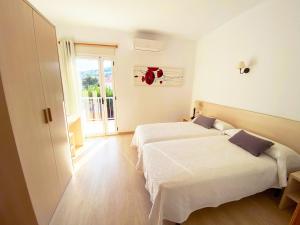 Postel nebo postele na pokoji v ubytování Habitaciones Camping Ferrer