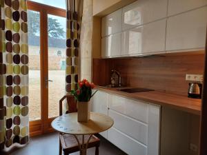 Kuchyň nebo kuchyňský kout v ubytování Logis de la Pichonnière