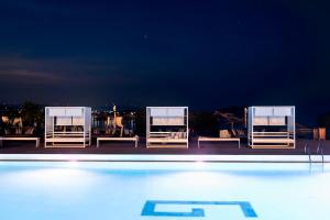 Bazén v ubytování Galaxy Hotel nebo v jeho okolí